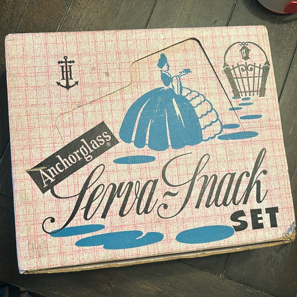 VTG Anchorglass 4 serving trays and 4 cups